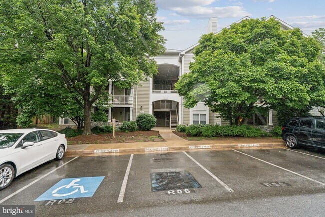 Building Photo - 1708 Lake Shore Crest Dr