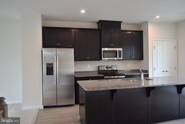 Building Photo - 8714 Upton Ln