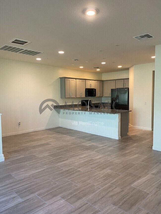 Building Photo - 4058 E Erie St