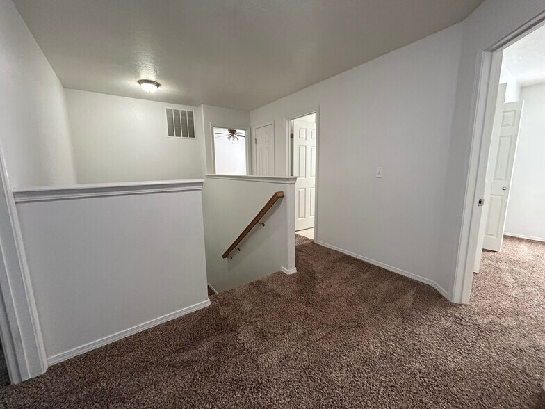 Building Photo - 538 N Meldgold Ave