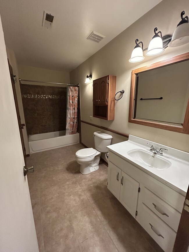 Building Photo - 7030 Park Ln Ct