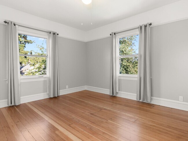 Building Photo - 5 bedroom, 2 bath in North Portland - Bois...