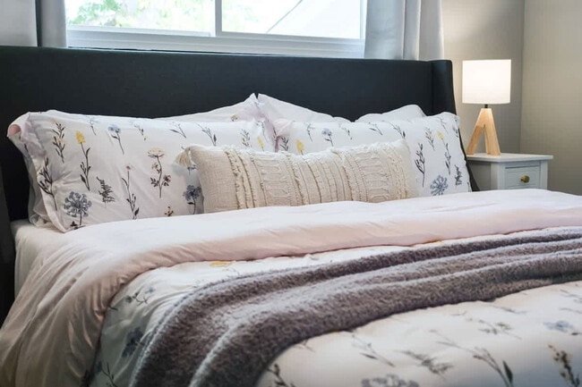 Building Photo - 8910 Cambridge Dr