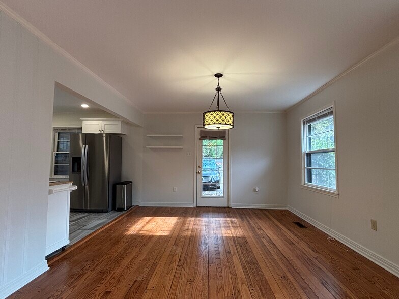 Building Photo - 2100 Durwood Rd