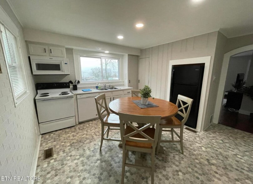 Building Photo - 2219 Atchley St