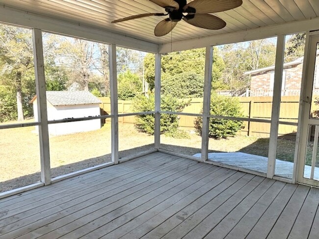 Building Photo - CHARMING HOME IN ROSEWOOD