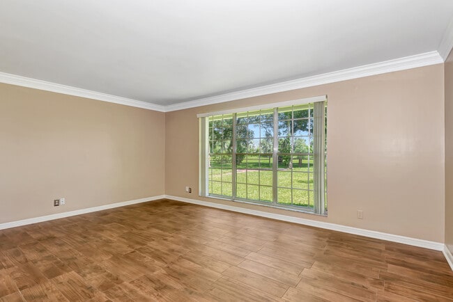 Building Photo - 119 Rio Pinar Dr