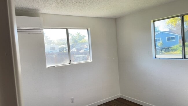 Building Photo - Modern 2-Bedroom Duplex with New Kitchen &...