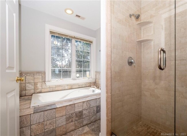 Building Photo - 1023 Black Rock Tpke