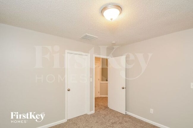 Building Photo - 125 N Honey Springs Ave