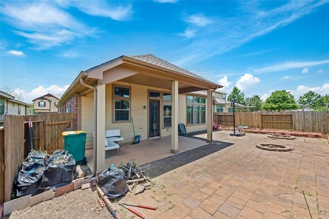 Building Photo - 16434 Sheffield Run Dr