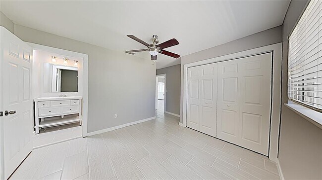 Building Photo - 4511 S Gaines Rd