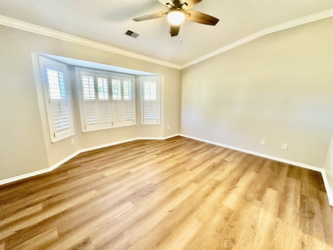 Building Photo - Two Bedroom Home in Sun City Offering One Month Free Rent!