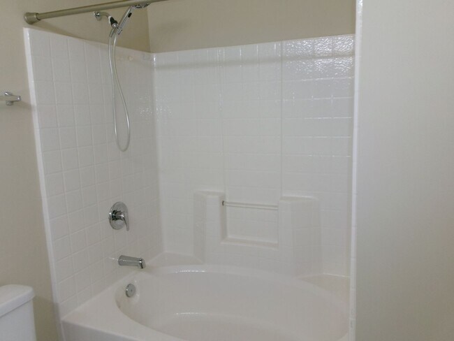 Building Photo - 3 bedroom, 2 bath condo in Carolina Willows