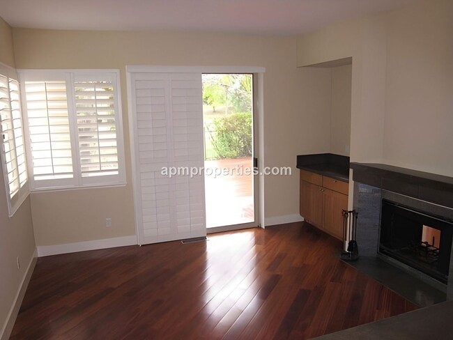 Building Photo - Extraordinary 3 Bedroom, 3 bath Canyon Lakes Golf Course Home!