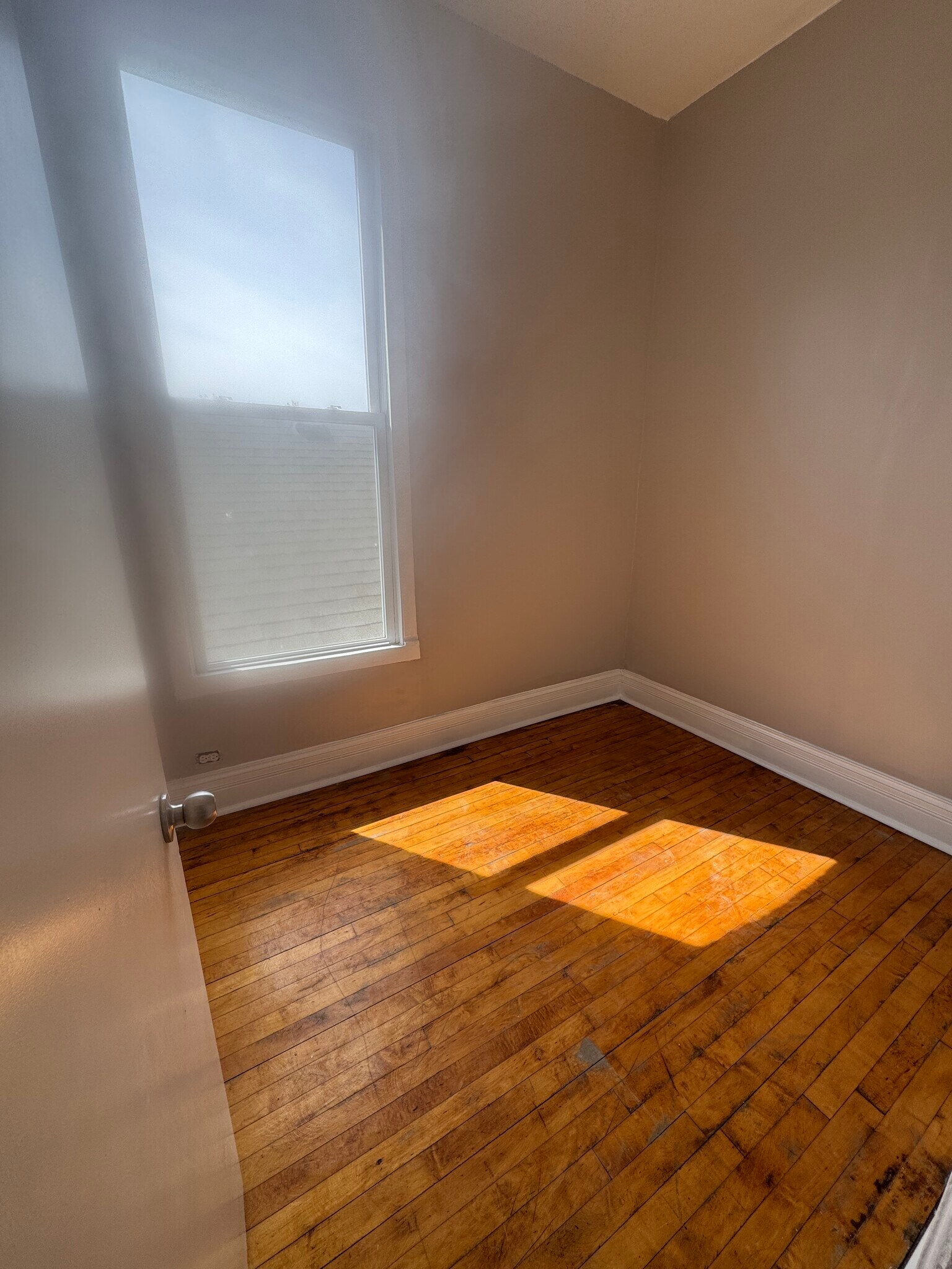 Building Photo - 3353 S Emerald Ave