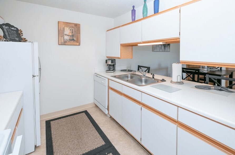 Building Photo - Fenton Estates Apartments