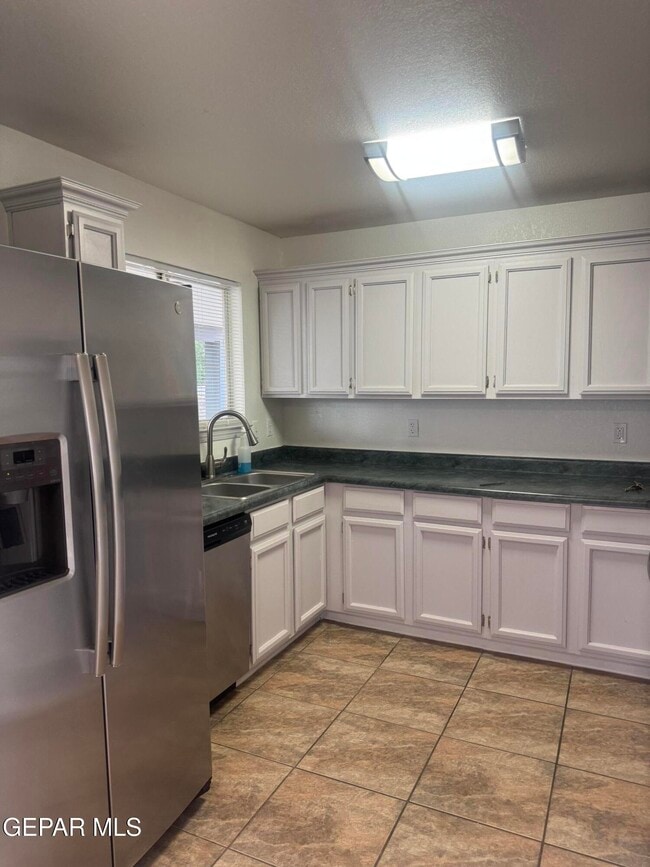 Building Photo - 3033 Tierra Humeda Dr
