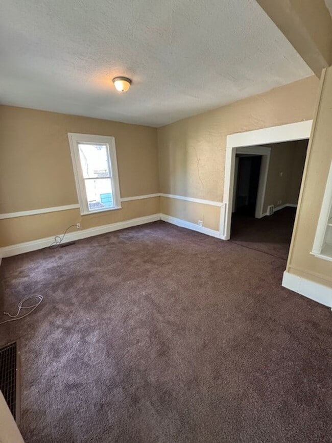 Building Photo - 1432 Huestis Ave