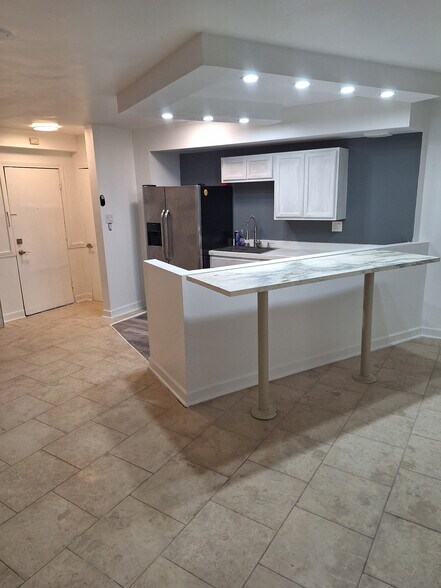 Building Photo - 7363 S South Shore Dr