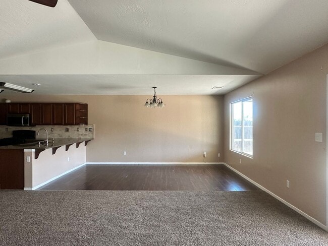 Building Photo - Hanford home w/pool coming soon!