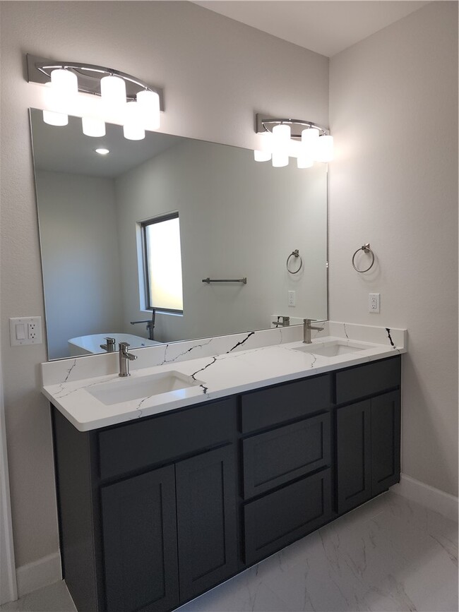 Building Photo - 2700 SW Blustery Dr