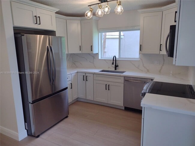 Building Photo - 1740 SW 110th Terrace