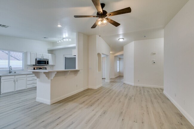 Building Photo - 437 Palegold St
