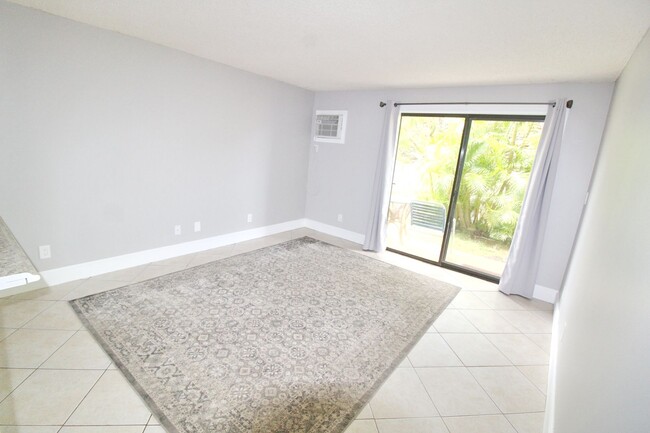 Building Photo - Rare 3-Bedroom, 2-Bath Condo in Sunny Sout...
