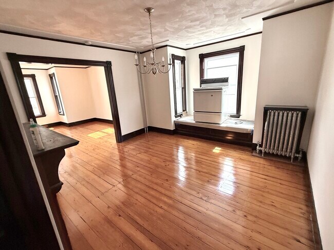 Building Photo - 20 Brewster St