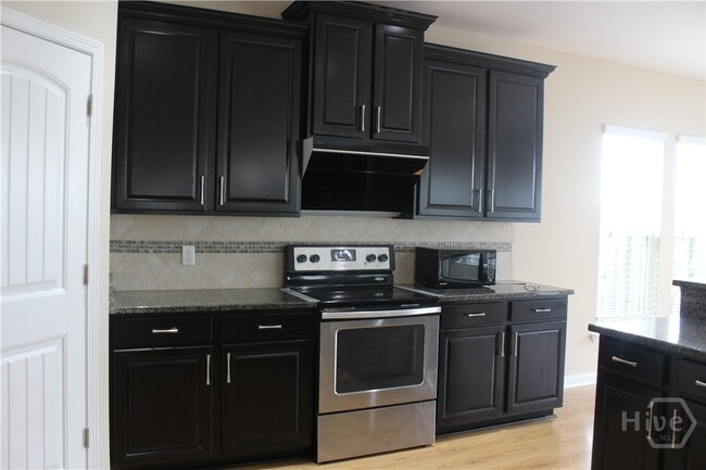 Building Photo - 216 Lake Pointe Dr