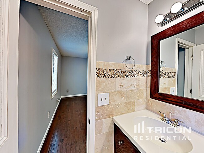 Building Photo - 203 Brookside Dr