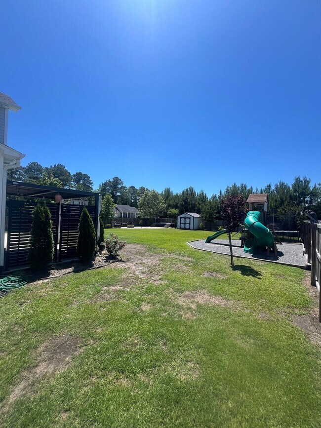 Building Photo - 303 Breezeway Dr