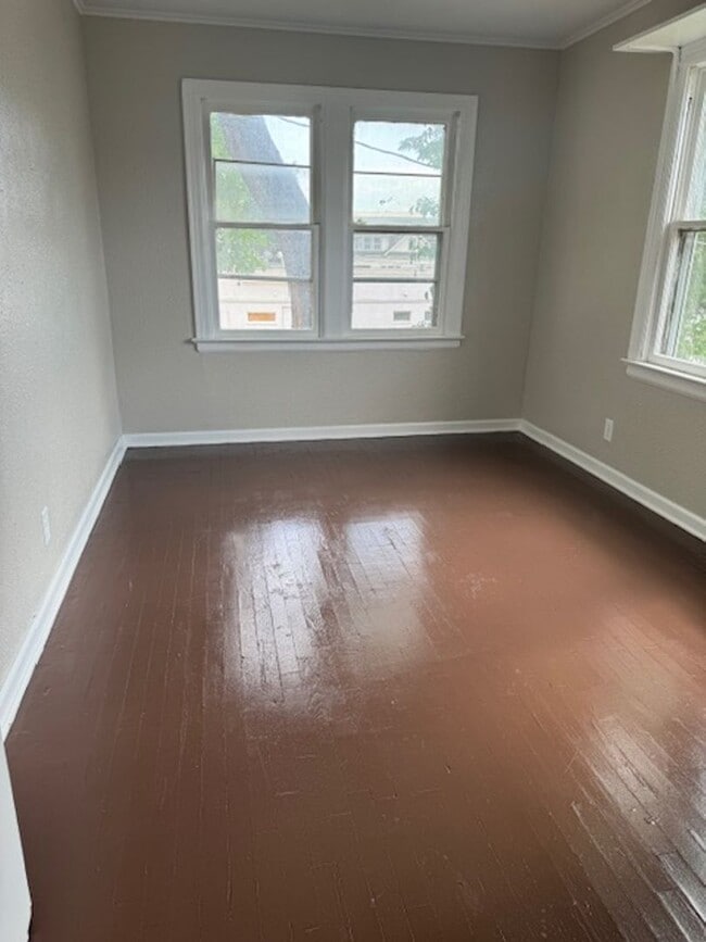 Building Photo - 1 Bd 1 Ba Garage Apartment