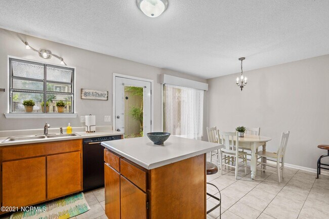Building Photo - 420 Cobblestone Dr