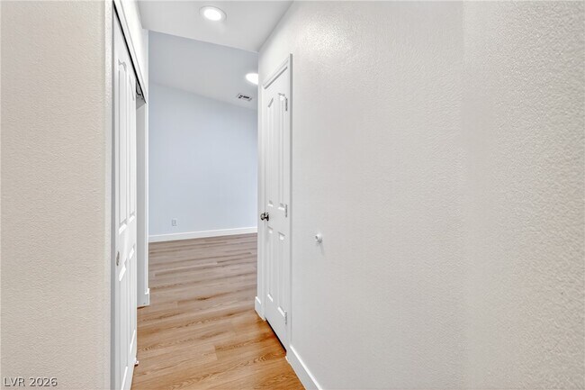 Building Photo - 3037 Aloha Ave