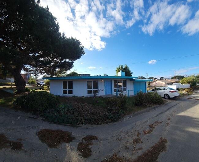 Building Photo - Cuesta By the sea cottage for Rent! Close ...