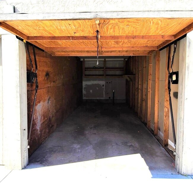 Building Photo - 3049 Jeffrey Dr