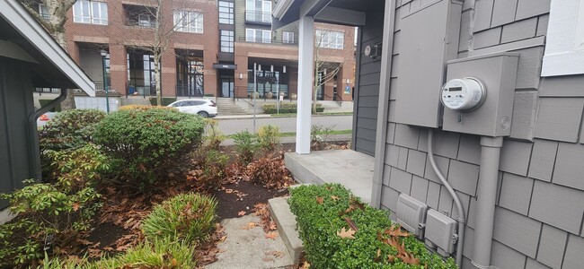 Building Photo - 3 Bed / 2 Bath Issaquah Highlands Townhome...