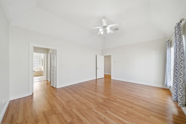 Building Photo - 3243 N Pemberton Cir Dr