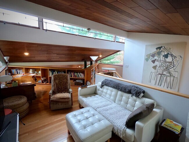 Building Photo - 8/1 Mid Century Modern Private House Bordering Frick Park. 1 of a kind.