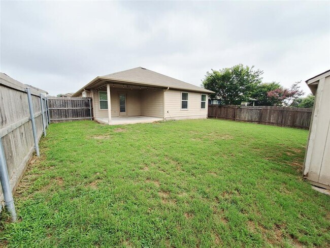 Building Photo - 325 Comal Run