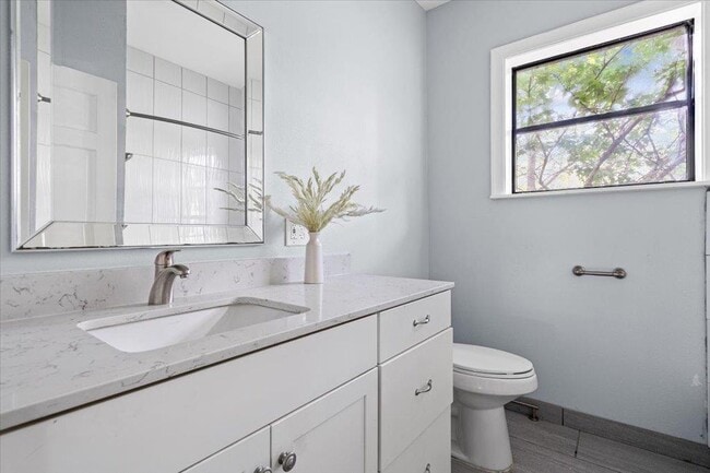 Building Photo - 10302 Aspen St