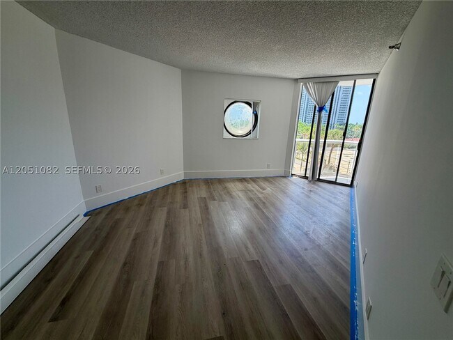 Building Photo - 3610 Yacht Club Dr