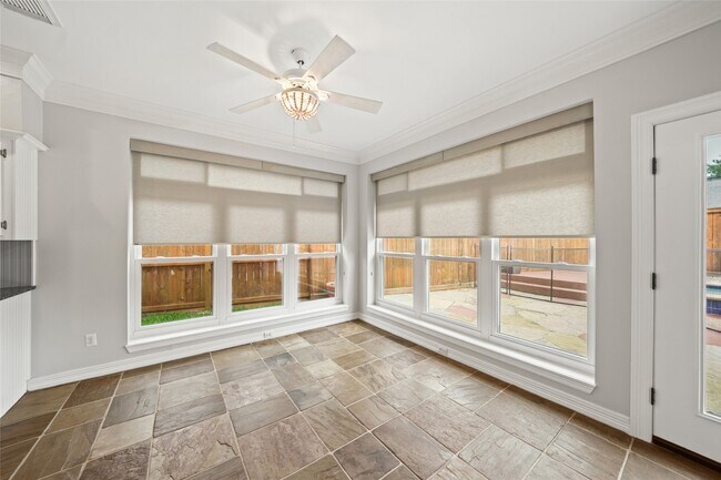 Building Photo - 2654 Milburn Dr
