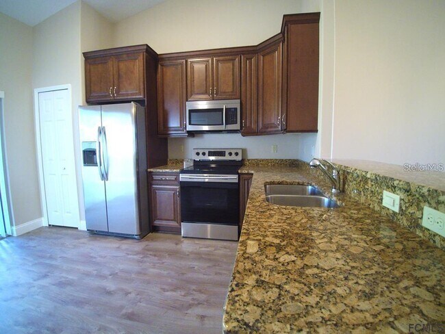 Building Photo - 13 Wood Amber Ln