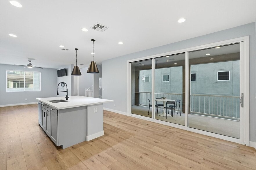 Building Photo - 7059 W Stardust Dr