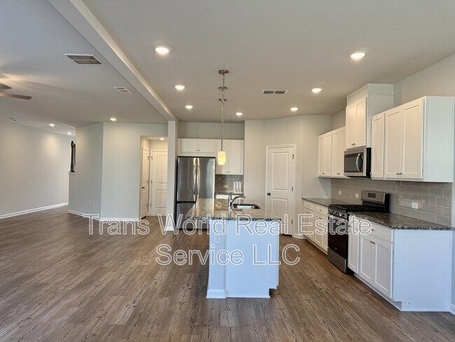 Building Photo - 2090 Ecoland Dr