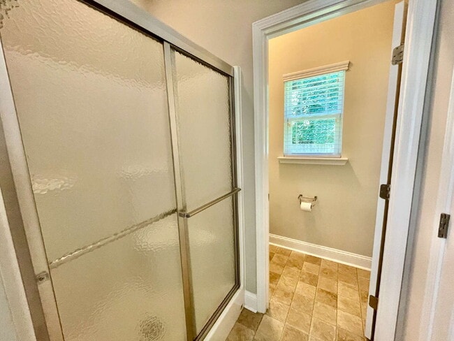 Building Photo - Beautiful 2 Story Home In Bridgeport North...