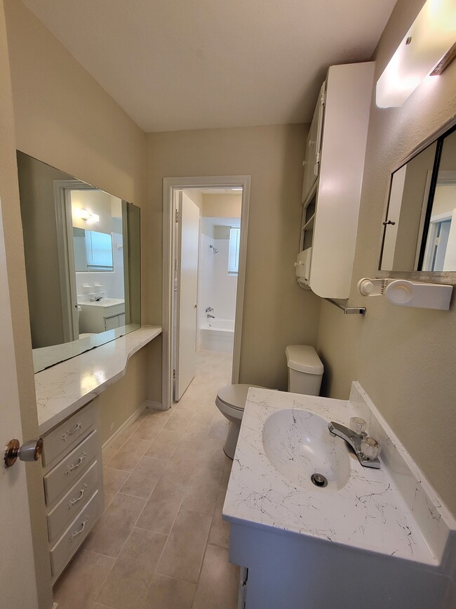 Building Photo - Nachita